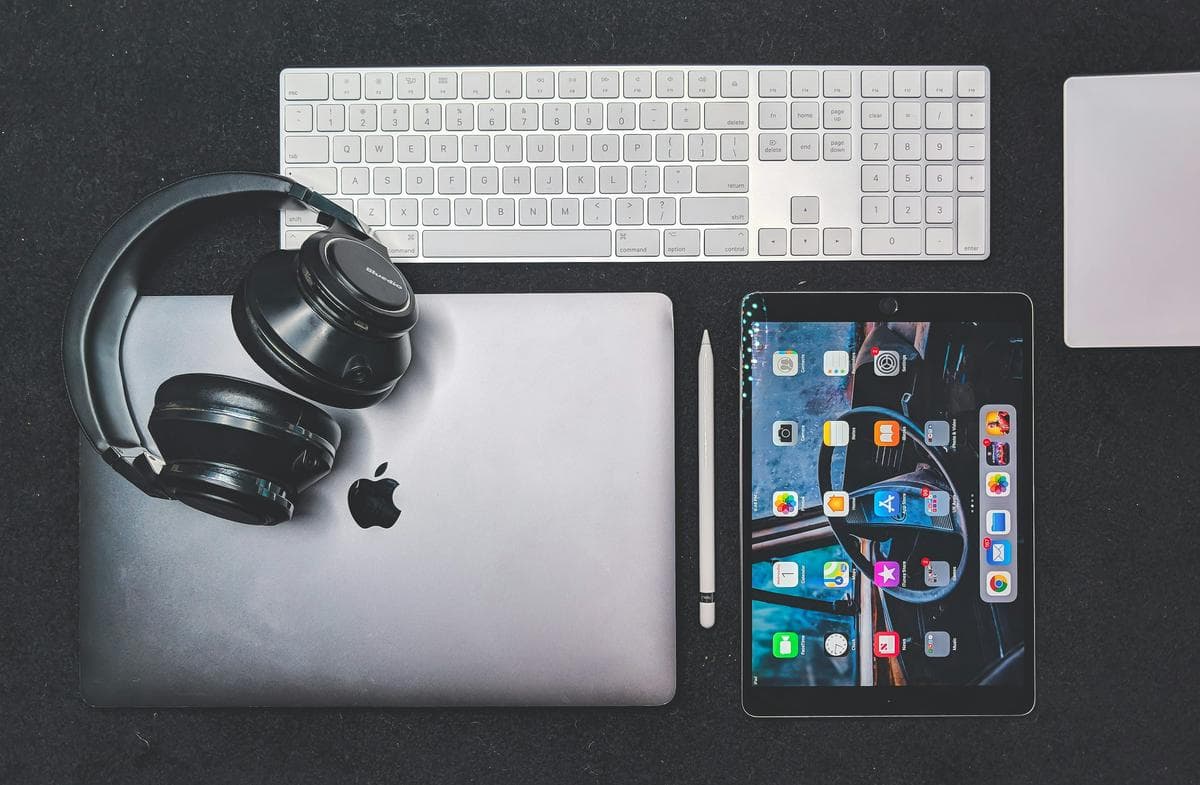 Perbandingan: Aplikasi Mobile vs Tes Berbasis Web